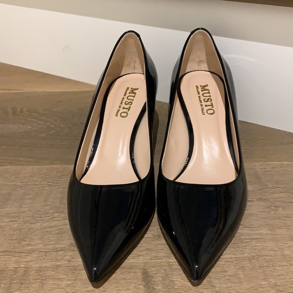 Purchased in Milan , new , gorgeous classic black patent pump .2” heel - Picture 6 of 6
